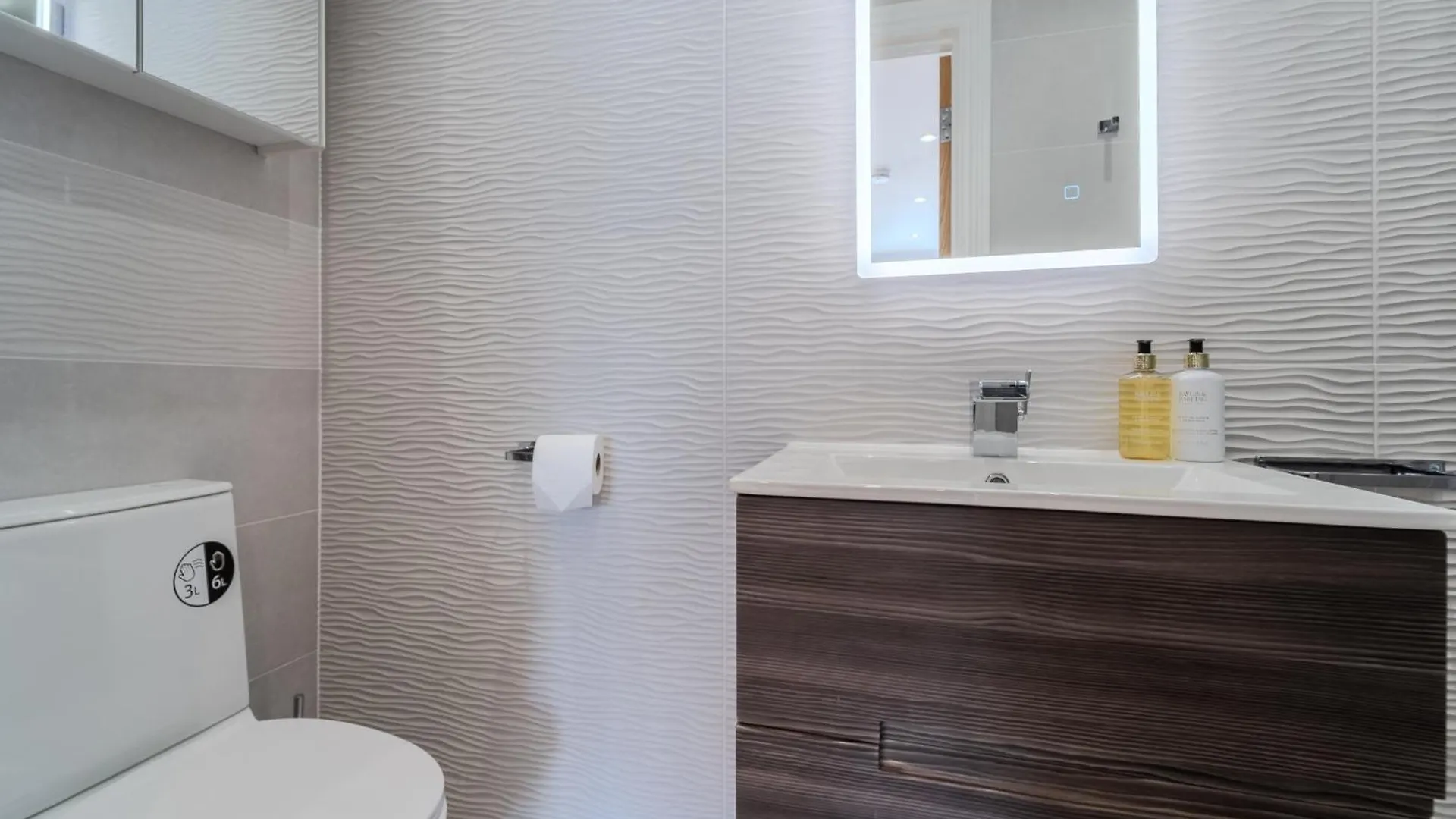 The Studio Staines-upon-Thames 0*,  United Kingdom