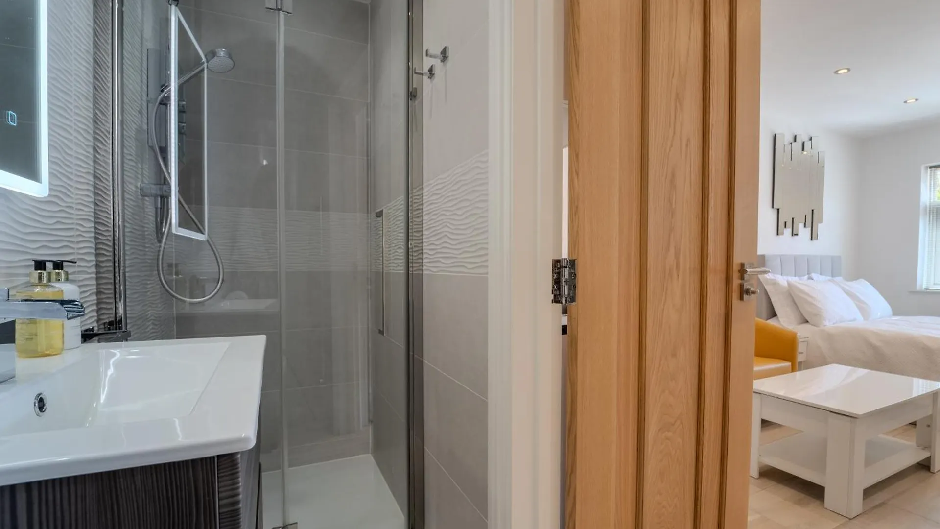 The Studio Staines-upon-Thames Apartment
