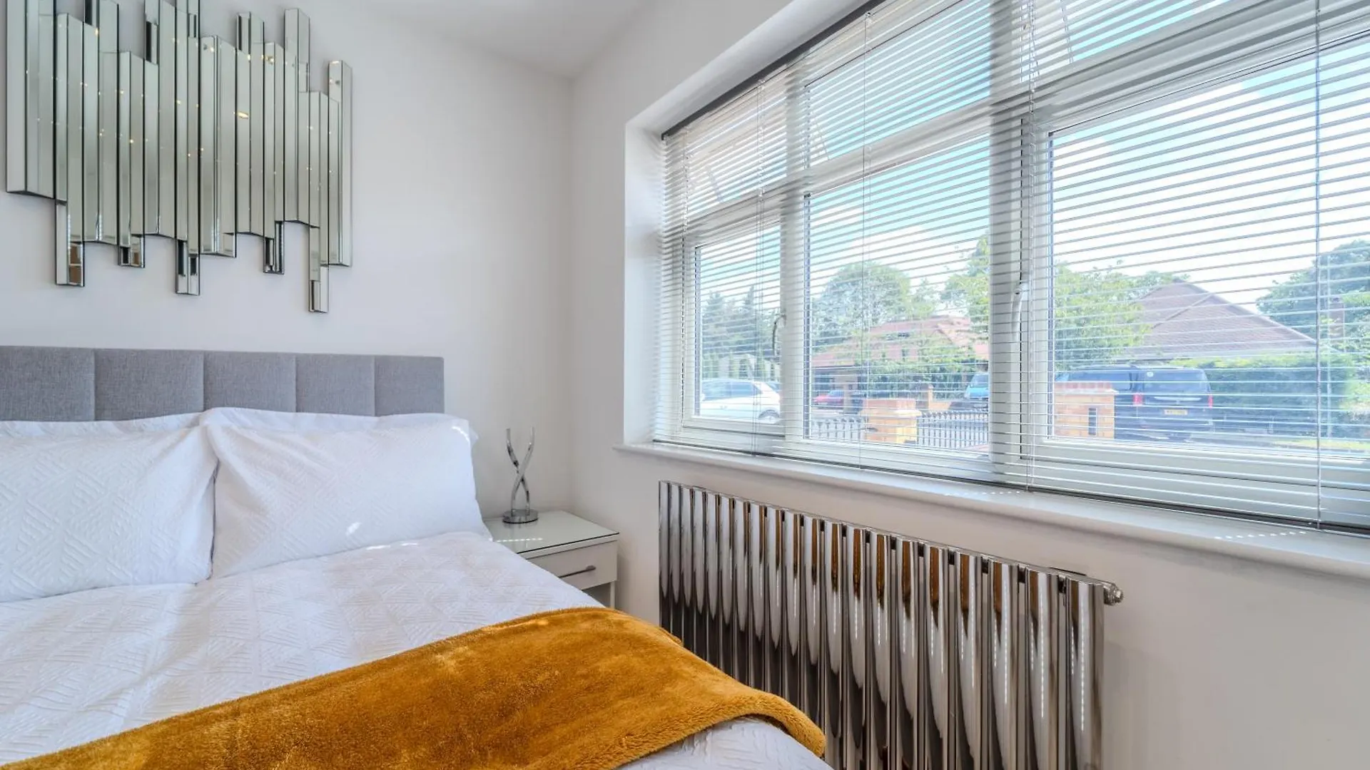 The Studio Staines-upon-Thames 0*,