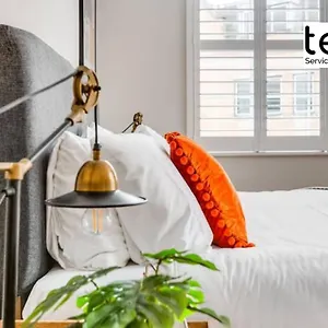 Stunning Centre Two Bedroom With Free Parking At Tent Serviced Staines-upon-Thames